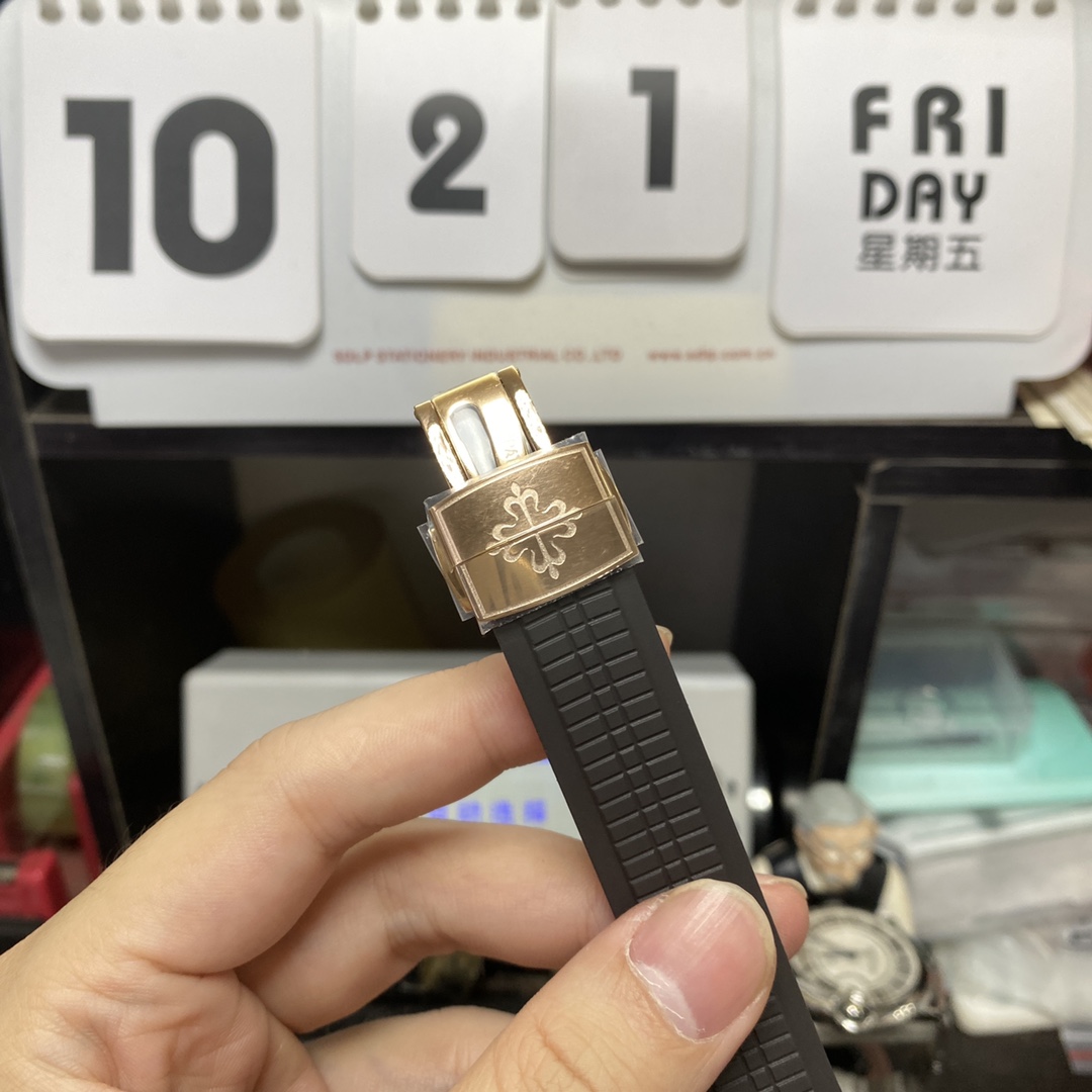 Patek Philippe Aquanaut Series 5167R-001, Rose Gold Case Coffee Dial Brown Strap, 40mm Size.