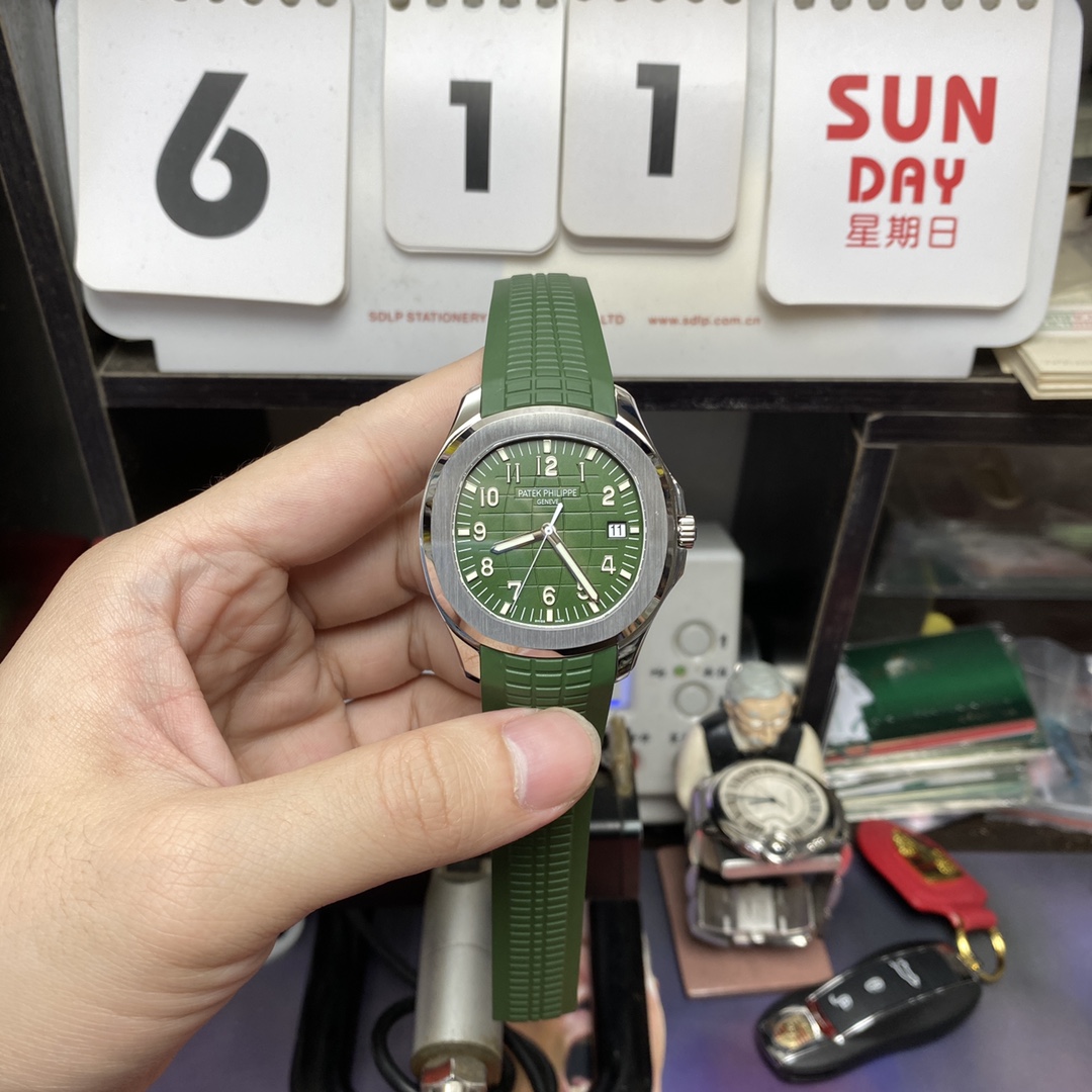 Patek Philippe Aquanaut Series 5168G-010, Green Dial Green Rubber Strap, 42.2mm Size.