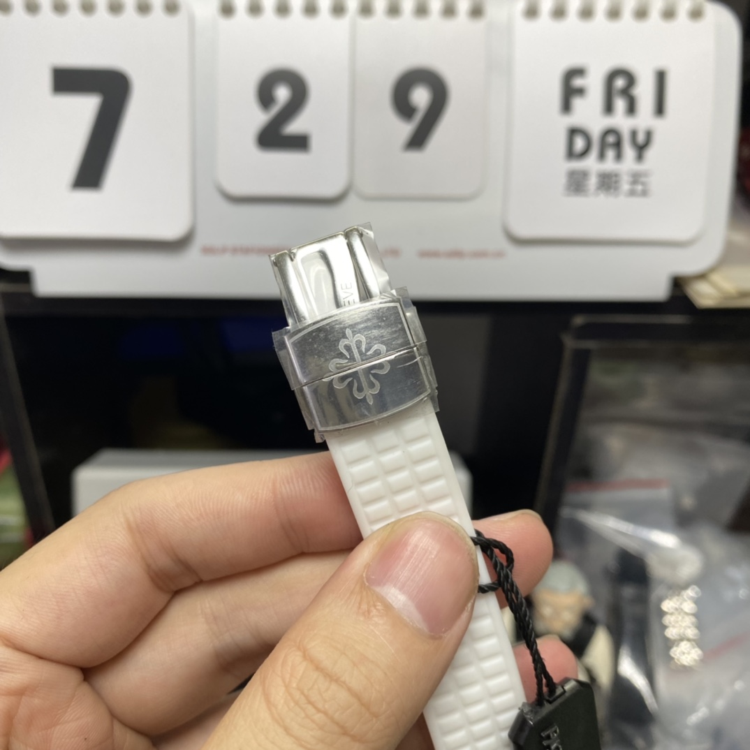 Patek Philippe Aquanaut series 5069G-011, White Dial with Diamond Bezel, Women 35.2mm Size.