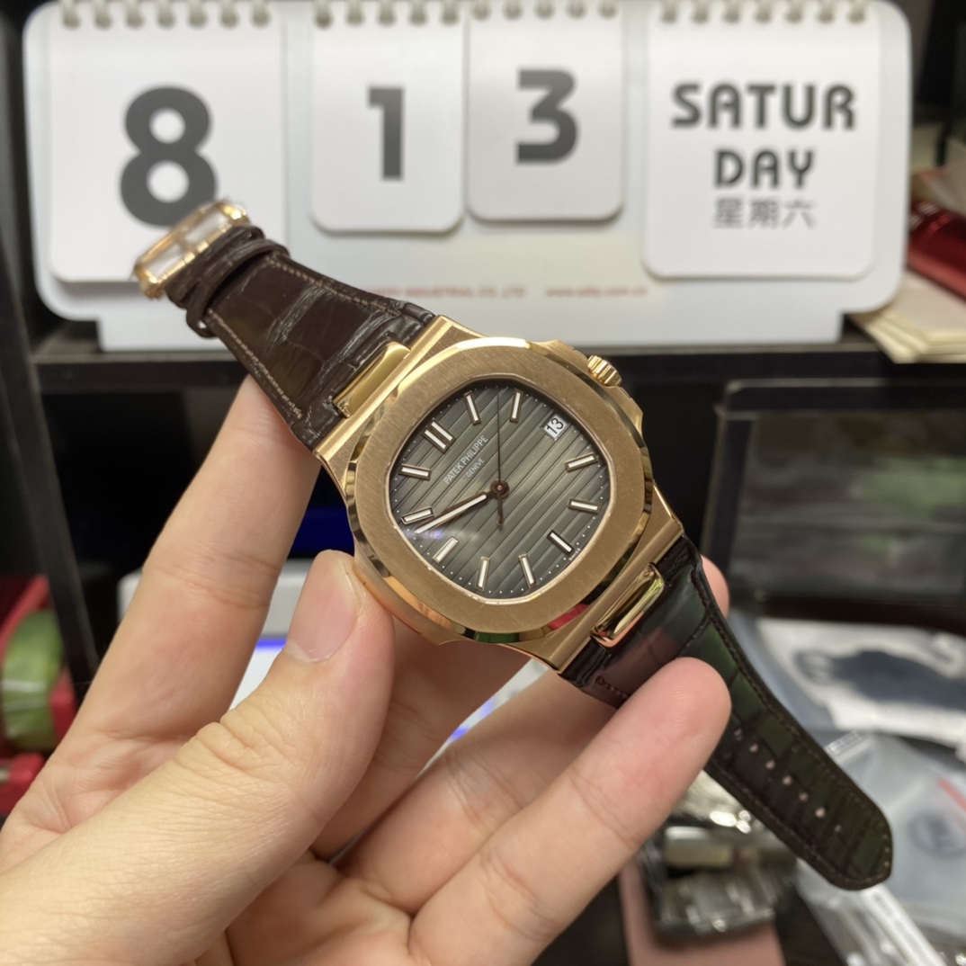 Patek Philippe Nautilus series 5711R, Rose Gold Case Grey Dial, 40mm Size.