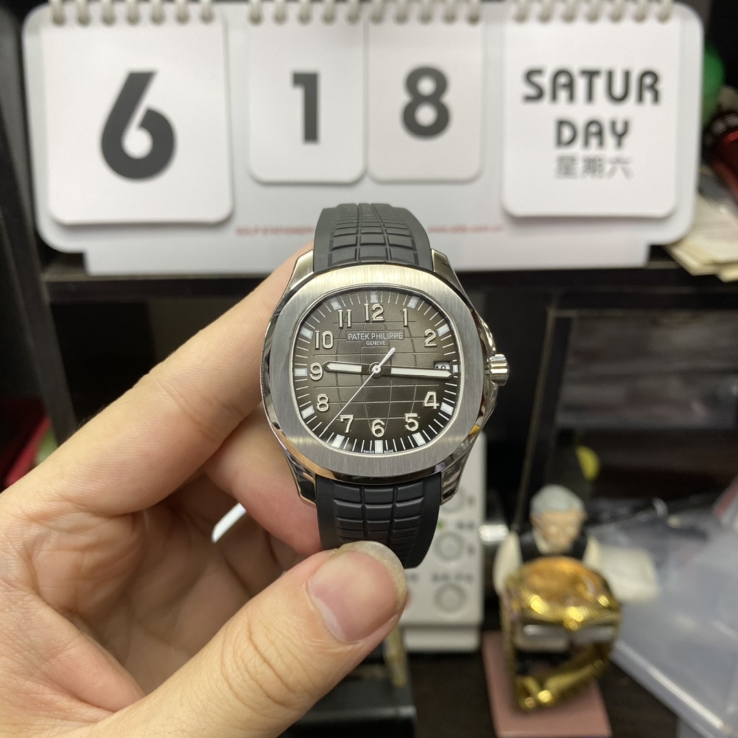 Patek Philippe Aquanaut Series 5167A-001, Black Dial, 40mm Size.