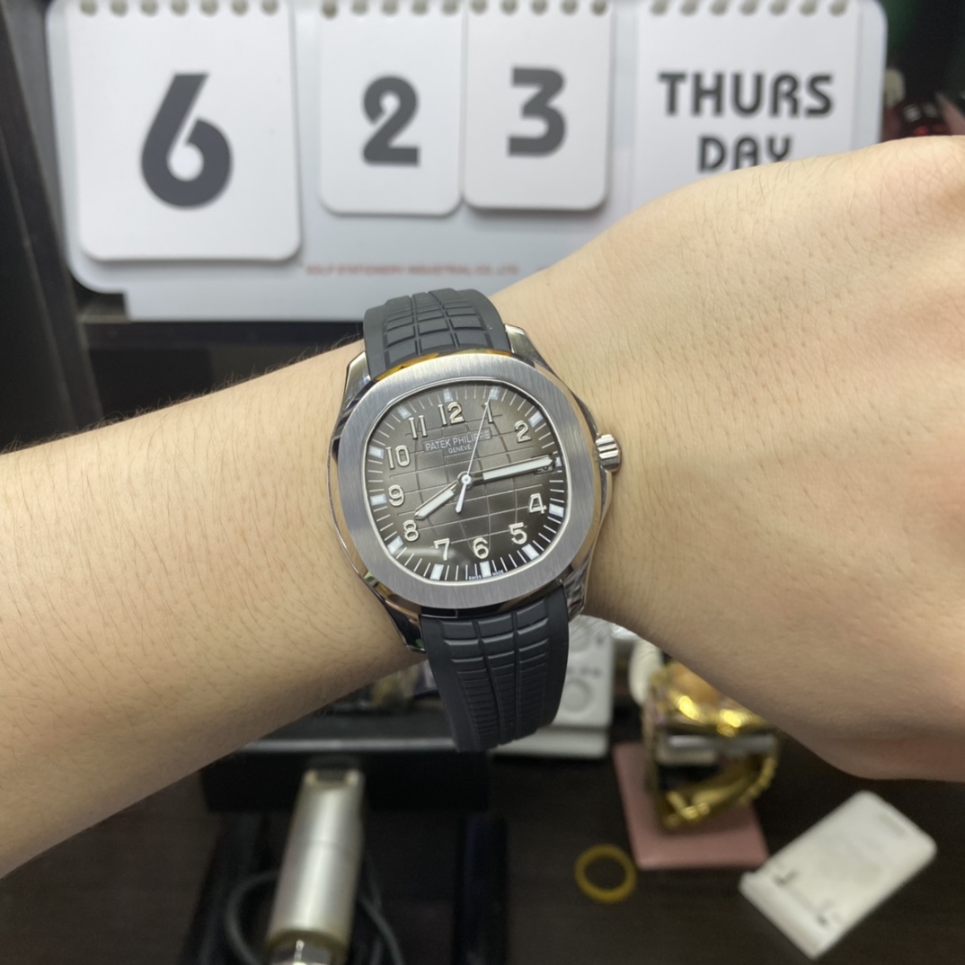 Patek Philippe Aquanaut Series 5167A-001, Black Dial, 40mm Size.