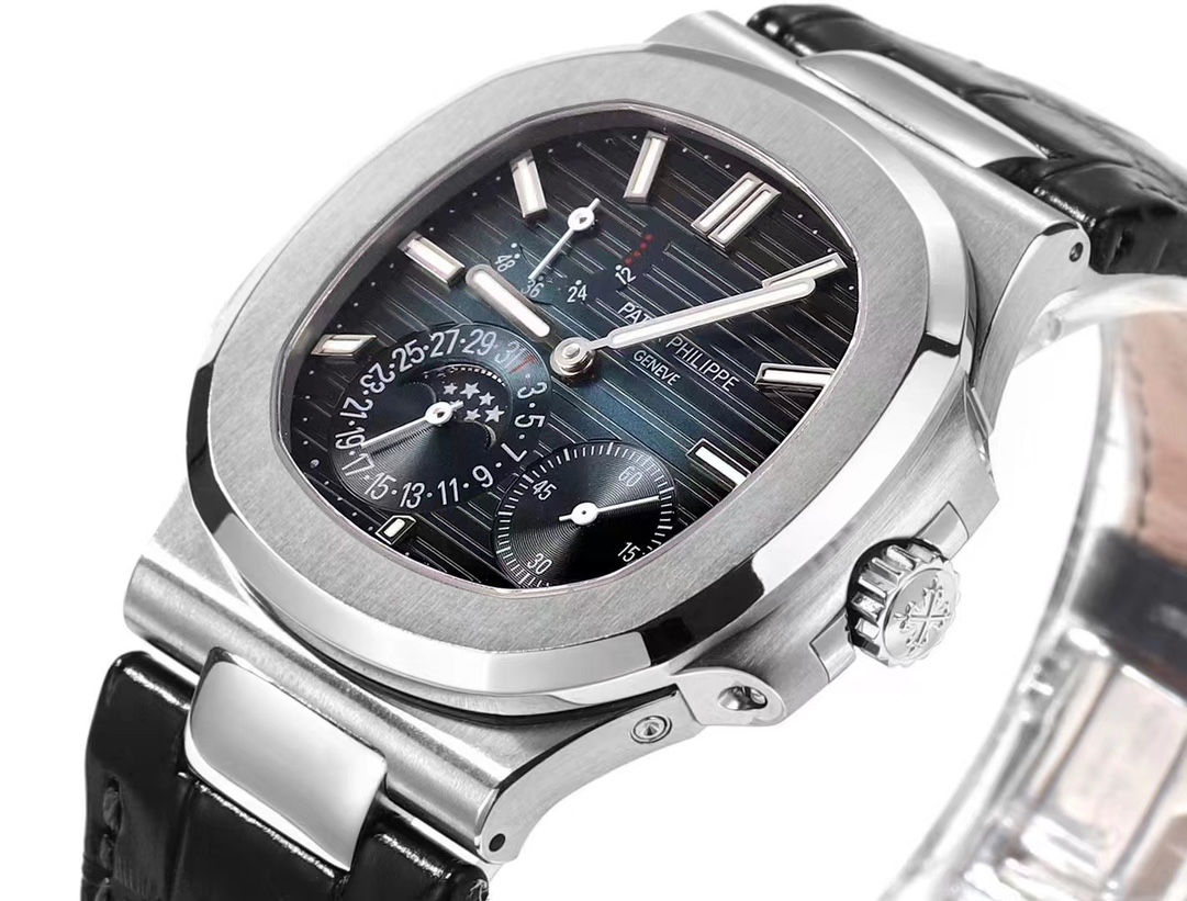 Patek Philippe Nautilus series 5712G steel case leather strap 40mm Size.