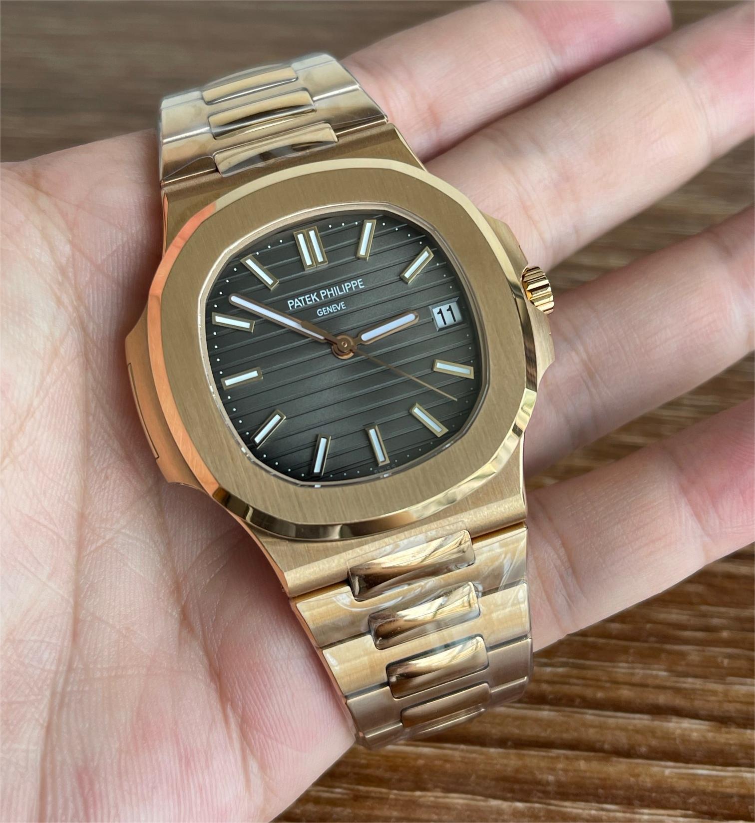 Patek Philippe Nautilus series 5711 Rose Gold Case with grey Dial Steel Bracelet, 40mm Size.