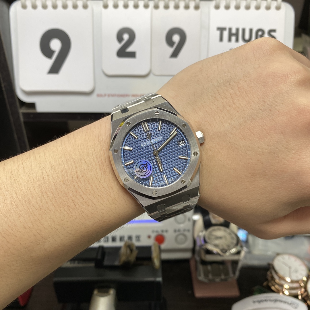 Audemars Piguet Royal Oak Offshore Series15500ST.OO.1220ST.01, Blue Dial, 41mm Size.