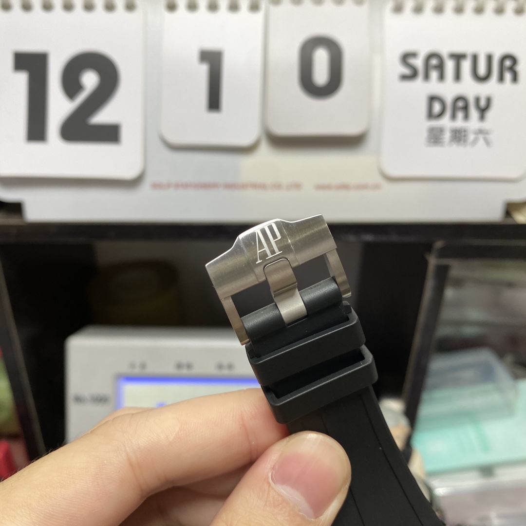 Audemars Piguet Royal Oak Offshore Series 26238TI.OO.2000TI.01, Gray Dial Steel Case, 42mm Size.