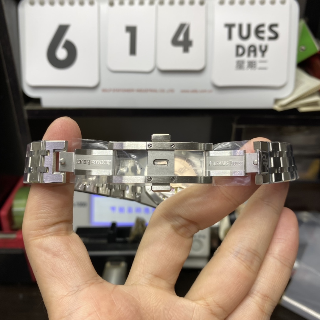 Audemars Piguet Royal Oak Offshore Series 77451ST.ZZ.1361ST.04, Blue Dial Gem-Set Bezel Mechanical Movement, 34mm Size.