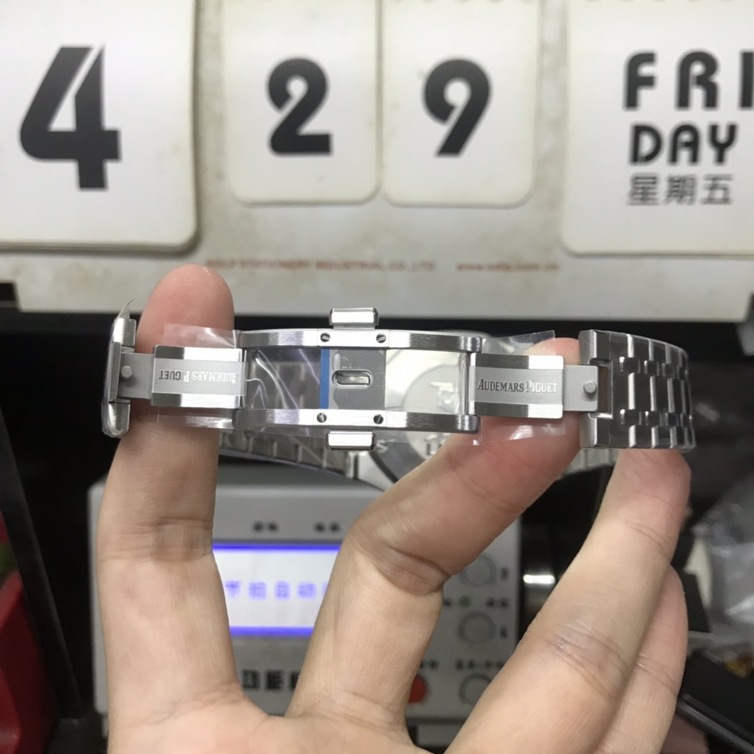 Audemars Piguet Royal Oak Offshore Series 26331ST.OO.1220ST.01, Ice Blue Dial, 41mm size.