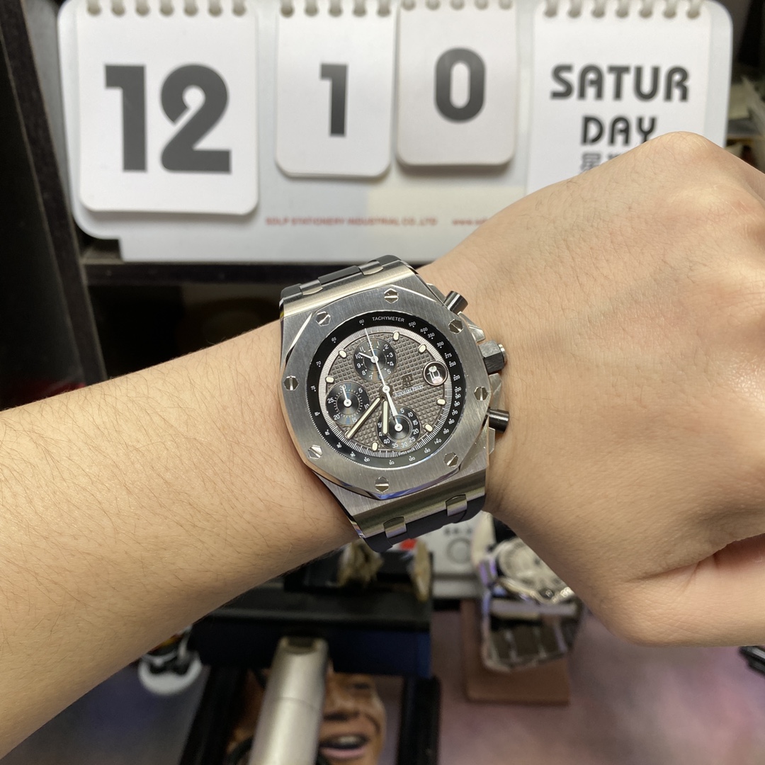 Audemars Piguet Royal Oak Offshore Series 26238TI.OO.2000TI.01, Gray Dial Steel Case, 42mm Size.