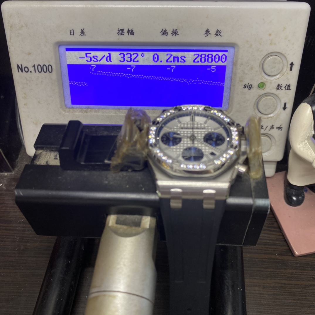 Audemars Piguet Royal Oak Offshore Series 26231ST.ZZ.D010CA.01, Silver Panda Dial, 37mm Size.