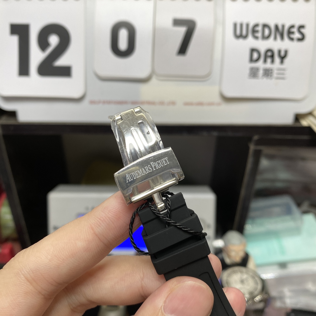 Audemars Piguet Royal Oak Offshore Series 26231ST.ZZ.D002CA.01, Women's Chronograph Black Dial with Diamond Bezel, 37mm size.