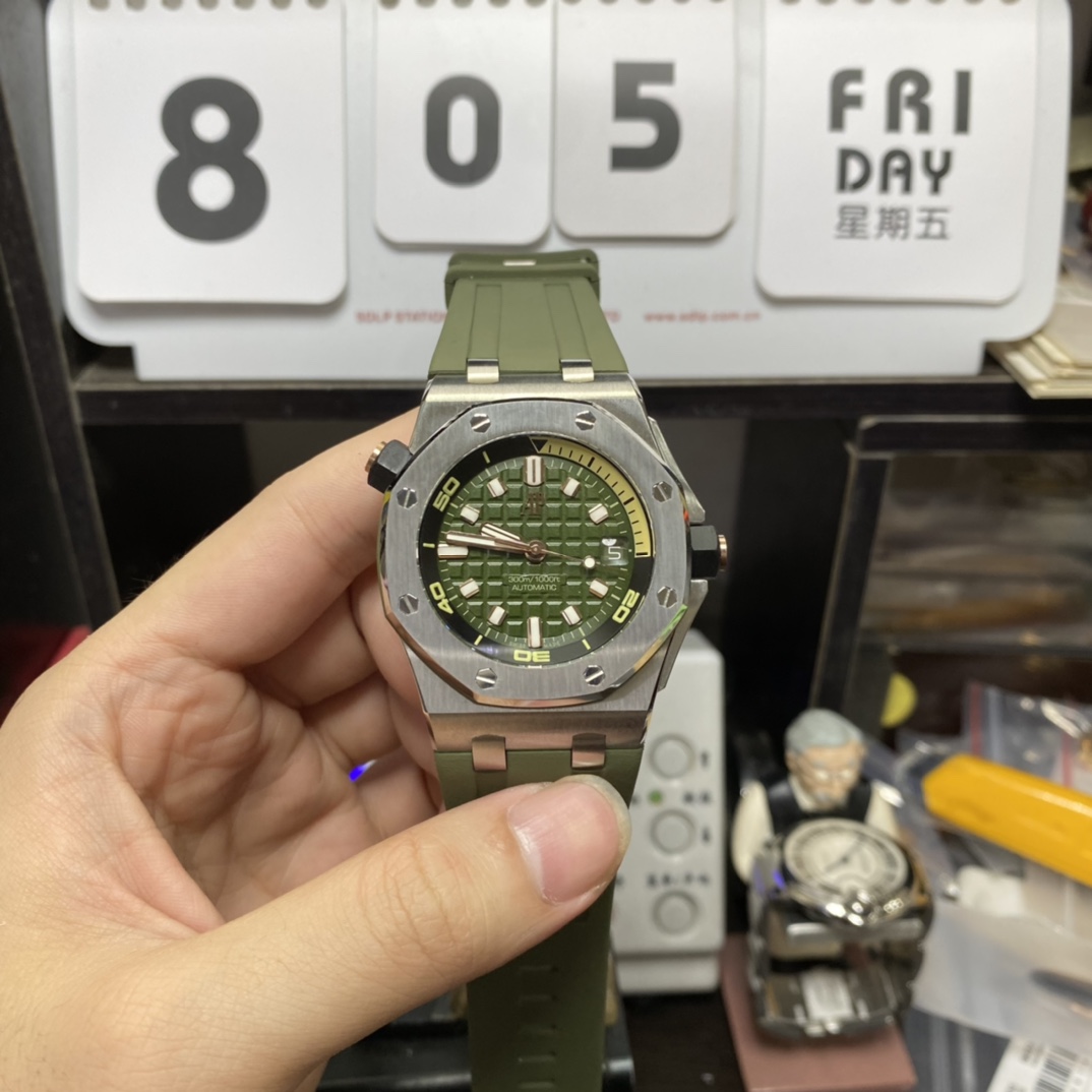 Audemars Piguet Royal Oak Offshore Series 15720ST.OO.A052CA.01, Green Dial, 42mm Size.