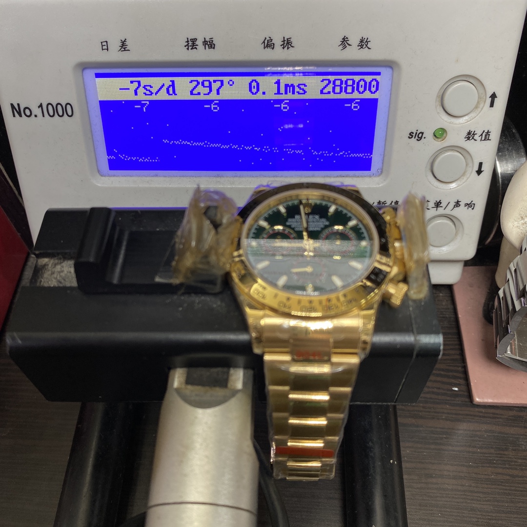 Rolex Cosmograph Daytona series m116508-0013, gold case green dial, 40mm size.