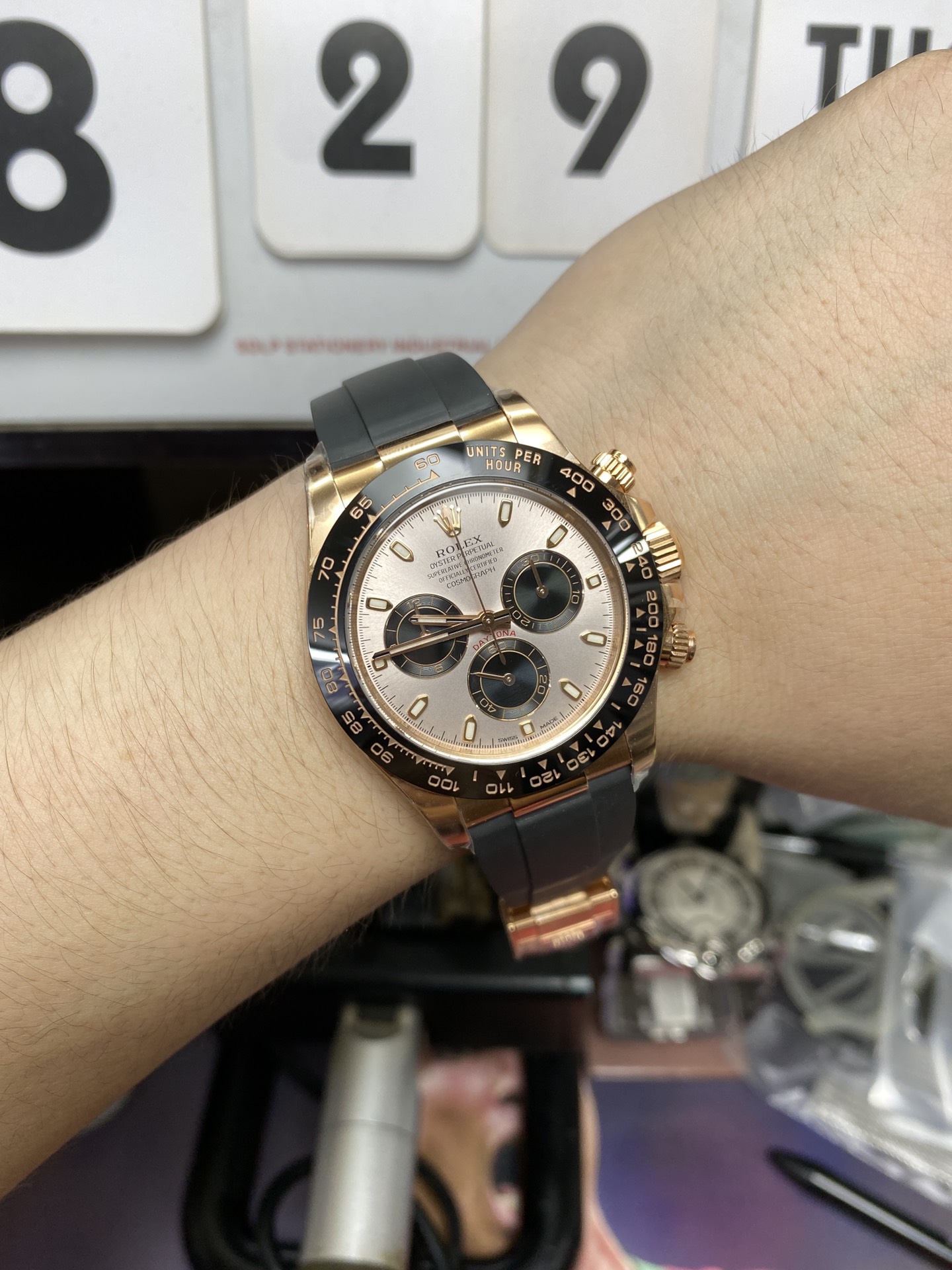 Rolex Cosmograph Daytona Series m126515ln-0006, Rose Gold Case Pink Dial Ceramic Bezel, 40mm Size.