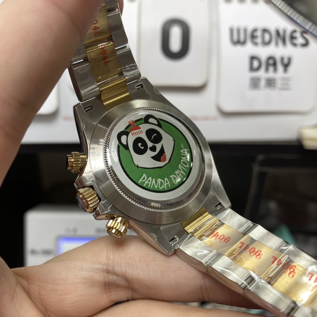 Rolex Cosmograph Daytona Series m116503-0004, two-tone gold case black dial, 40mm size.