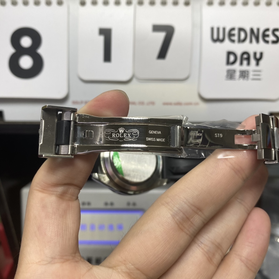 Rolex Cosmograph Daytona Series RAINBOW DAYTONA SLIVER CASE DIAMOND SCALE, 40mm size.