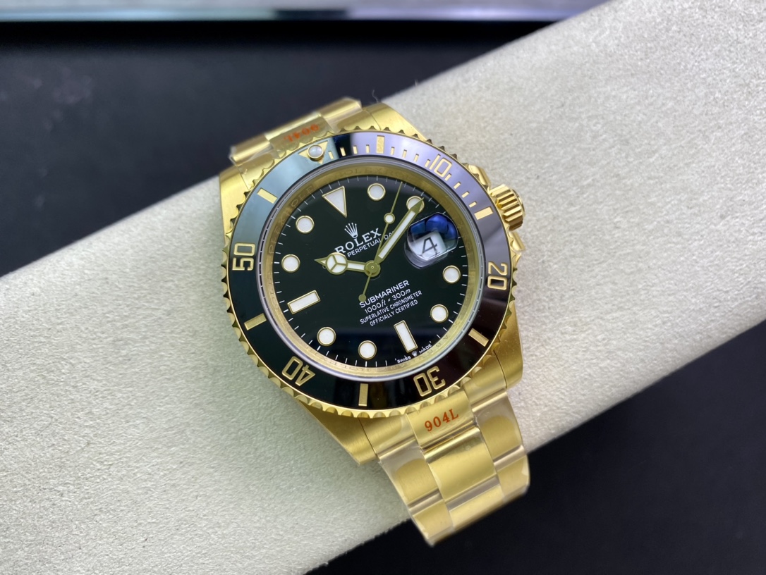 Rolex Submariner Series ALL 18K GOLD CASE Black DIAL DATE DIAL , 40mm size.