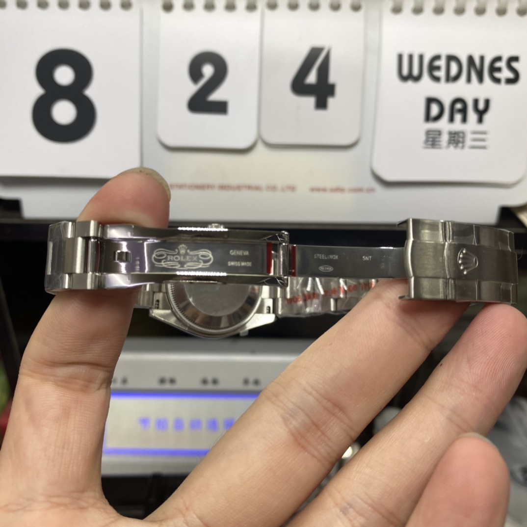 Rolex Oyster Perpetual Series m277200-0008, Red Dial, 31mm Size.