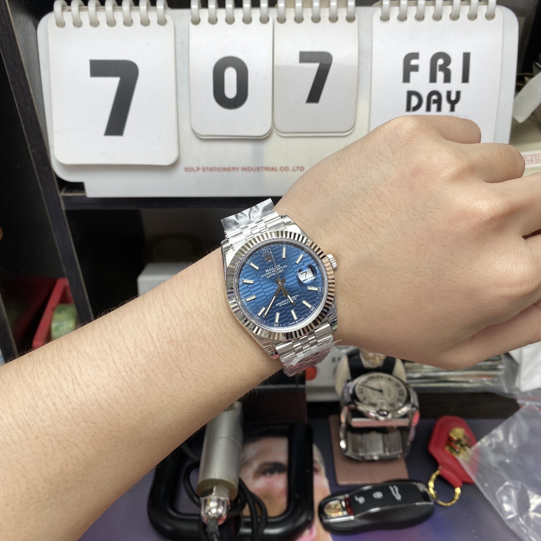 Rolex Datejust series m126334-0032, Blue Checkerboard Dial, 41mm size, Jubilee stainless steel bracelet.