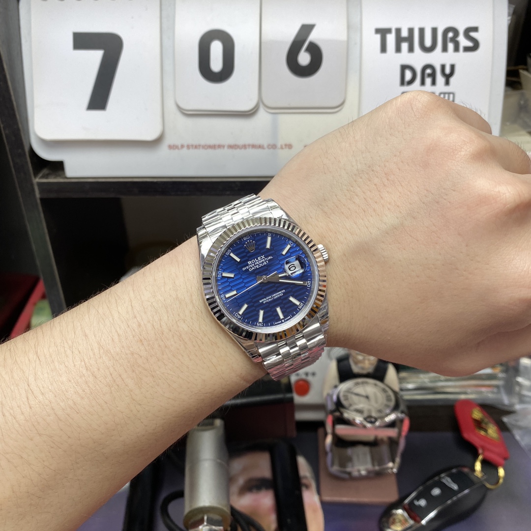 Rolex Datejust series m126334-0032, Blue Checkerboard Dial, 41mm size, Jubilee stainless steel bracelet.