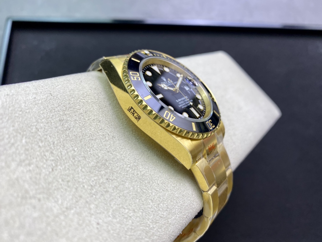 Rolex Submariner Series ALL 18K GOLD CASE Black DIAL DATE DIAL , 40mm size.