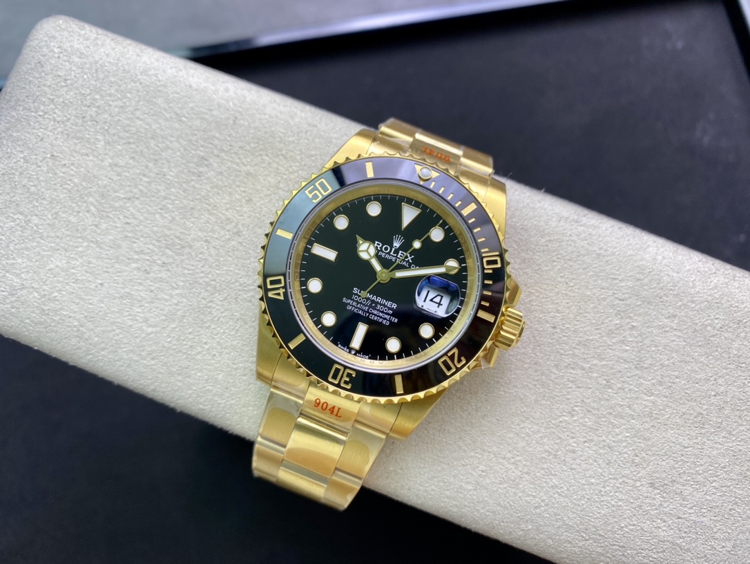 Rolex Submariner Series ALL 18K GOLD CASE Black DIAL DATE DIAL , 40mm size.