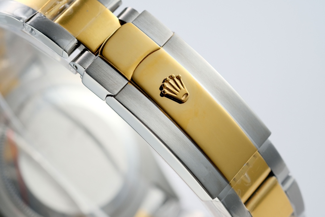 Rolex SKY-DWELLER series white Dial 18k gold brezel,  18k gold-Steel Bracelet ,Month Date and GMT Dual Time Zone Functions, 42mm Size.