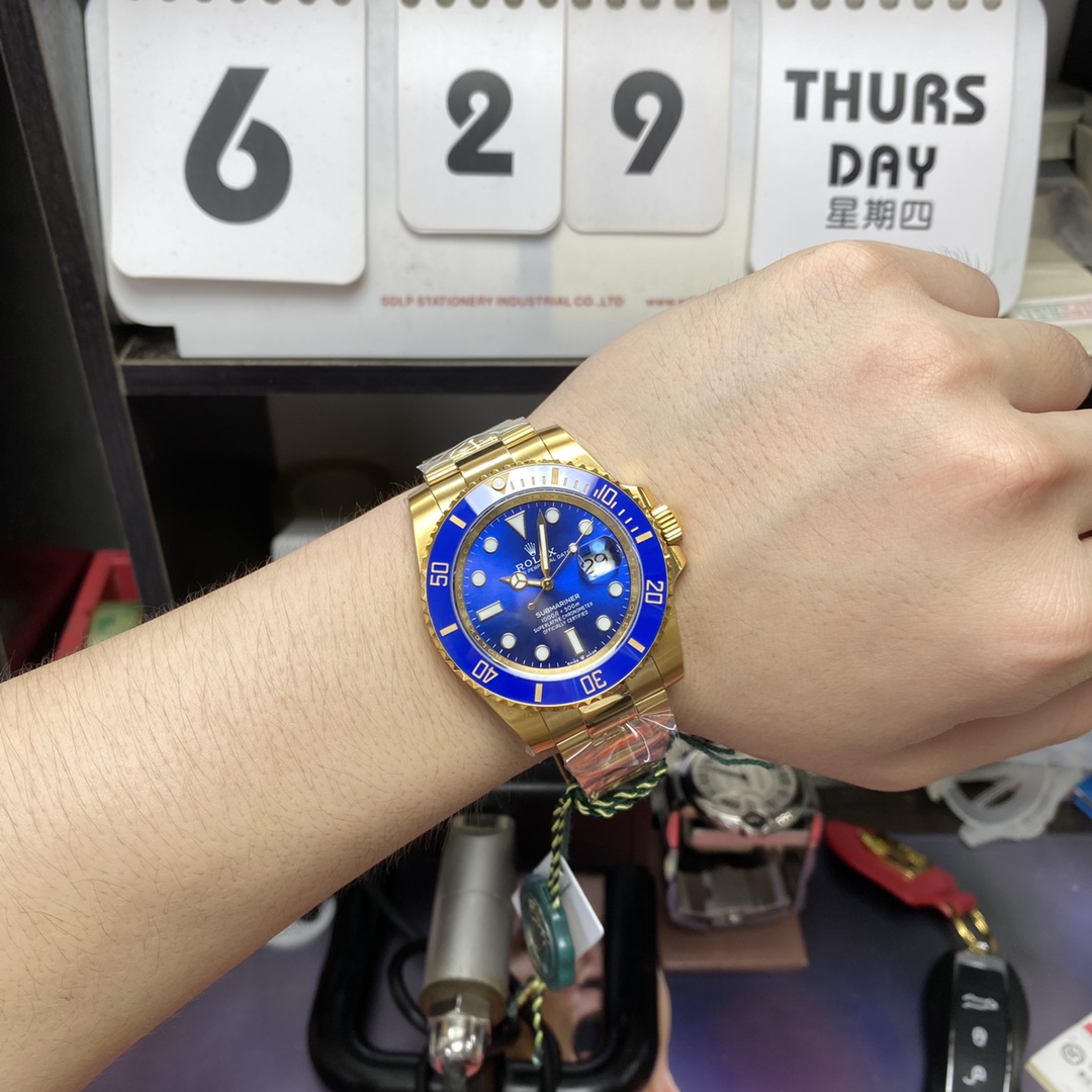 Rolex Submariner Series m126618lb-0002, All-Gold Blue Submariner, 41mm size.