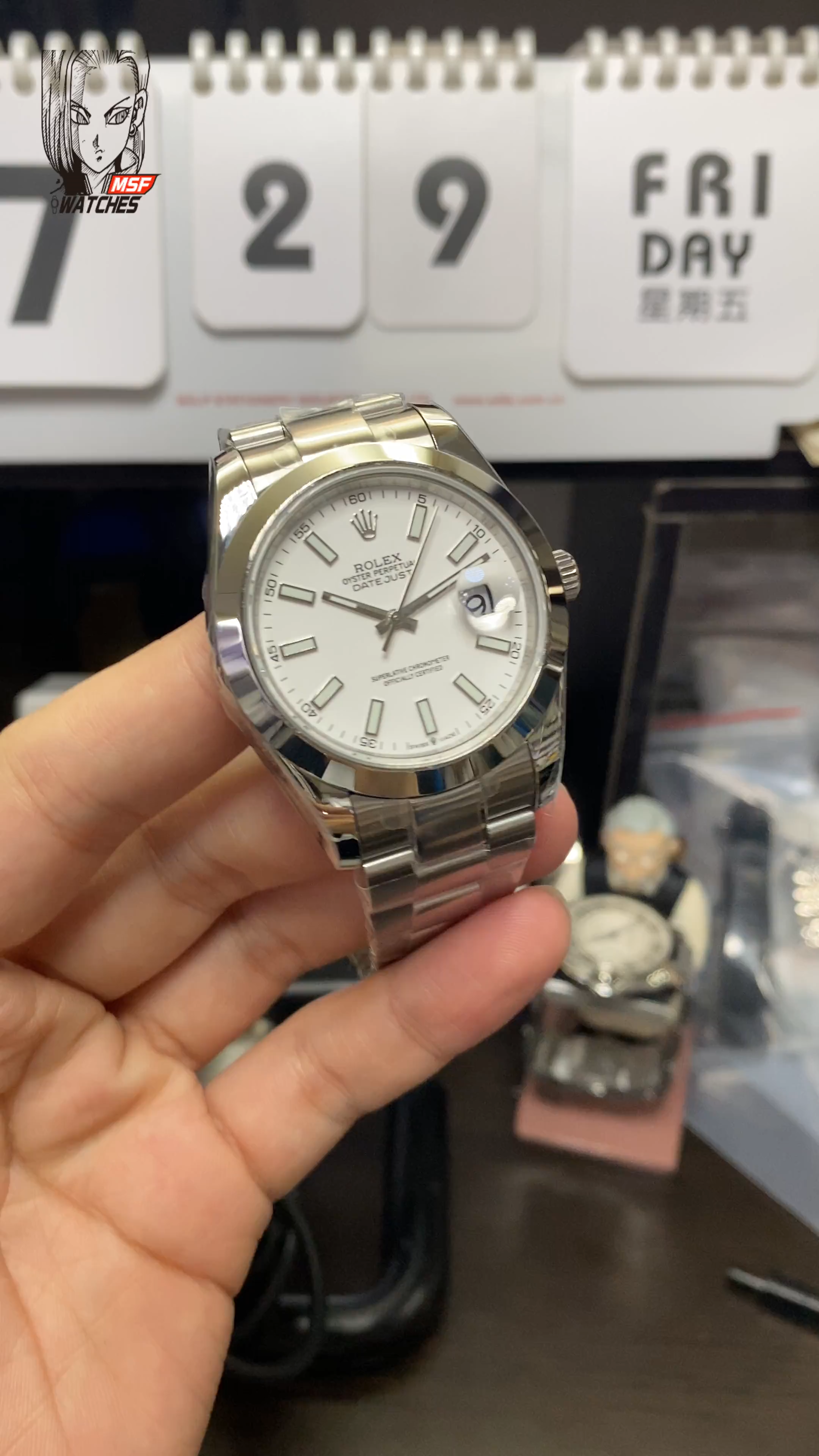 Rolex Datejust series m126300-0005, White Dial with Smooth Bezel, 41mm size, Oyster stainless steel bracelet.