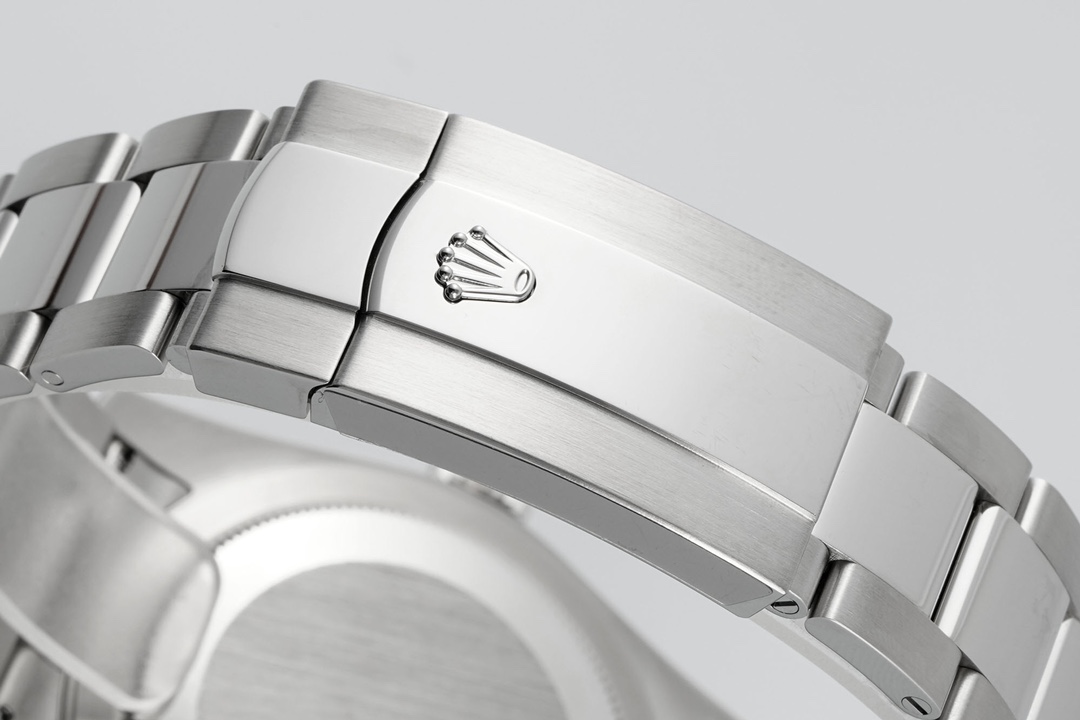 Rolex SKY-DWELLER series white Dial Steel Bracelet ,Month Date and GMT Dual Time Zone Functions, 42mm Size.