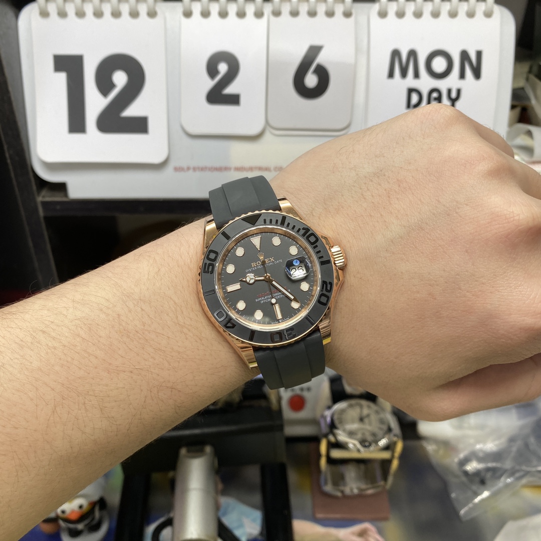 Rolex Yacht-Master Series 116655-Oysterflex bracele, Rose Gold Yacht, 40mm Size.