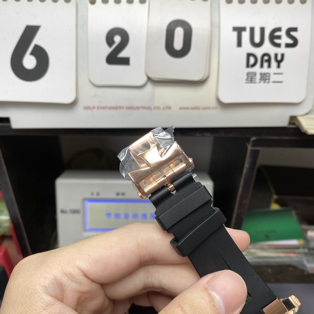 Vacheron Constantin Overseas Collection series 47040, 18K ROSE GOLD CASE GOLD GREY Dial Rubber Strap, 41mm Size.