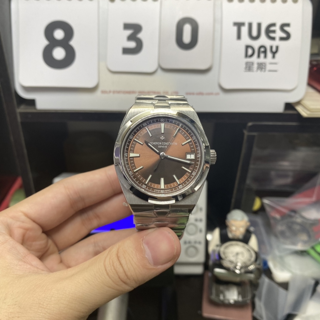 Vacheron Constantin Overseas Series 4500V110A-B146, Brown Dial with Steel Bracelet, 41mm Size.