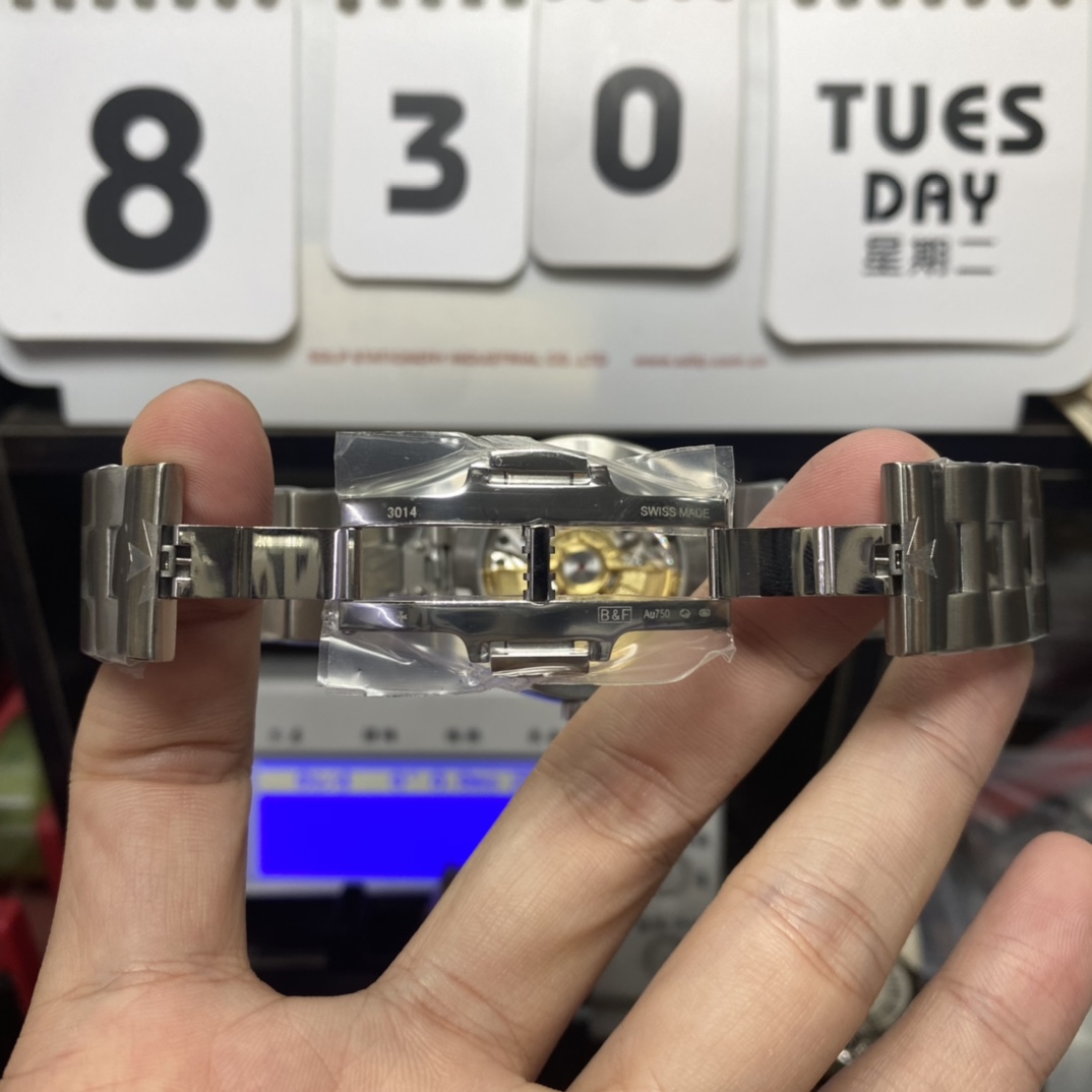 Vacheron Constantin Overseas Series 4500V110A-B146, Brown Dial with Steel Bracelet, 41mm Size.