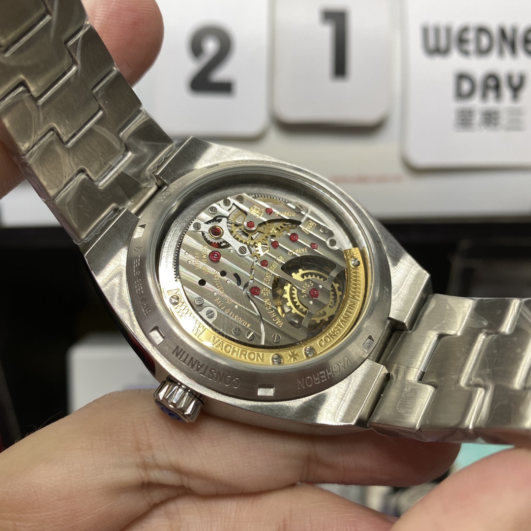 Vacheron Constantin Overseas series,Ring automatic tourbillon, WHITE Dial with STEEL Bracelet, 41.5mm Size.