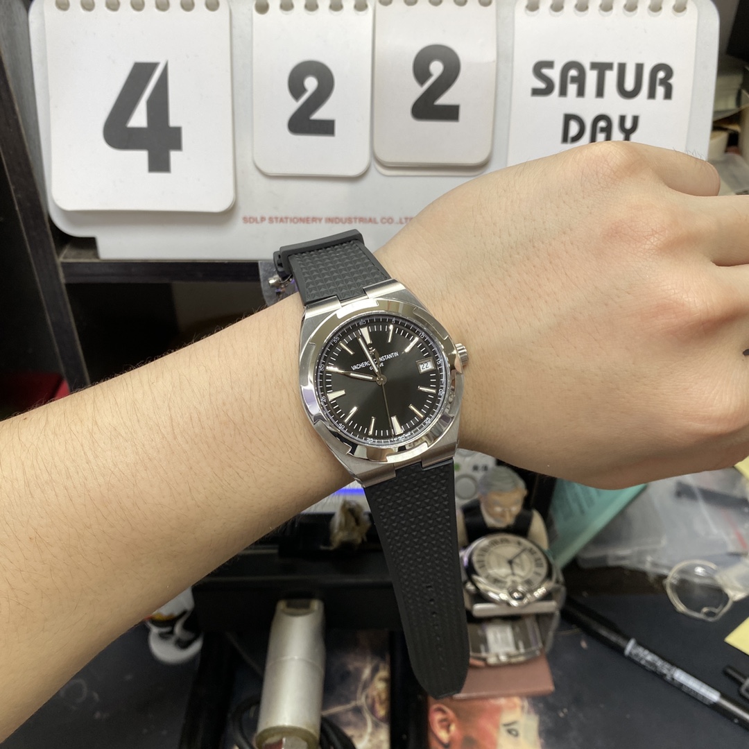 Vacheron Constantin Overseas series 4500V, BLACK Dial with rubber Bracelet, 41.5mm Size.