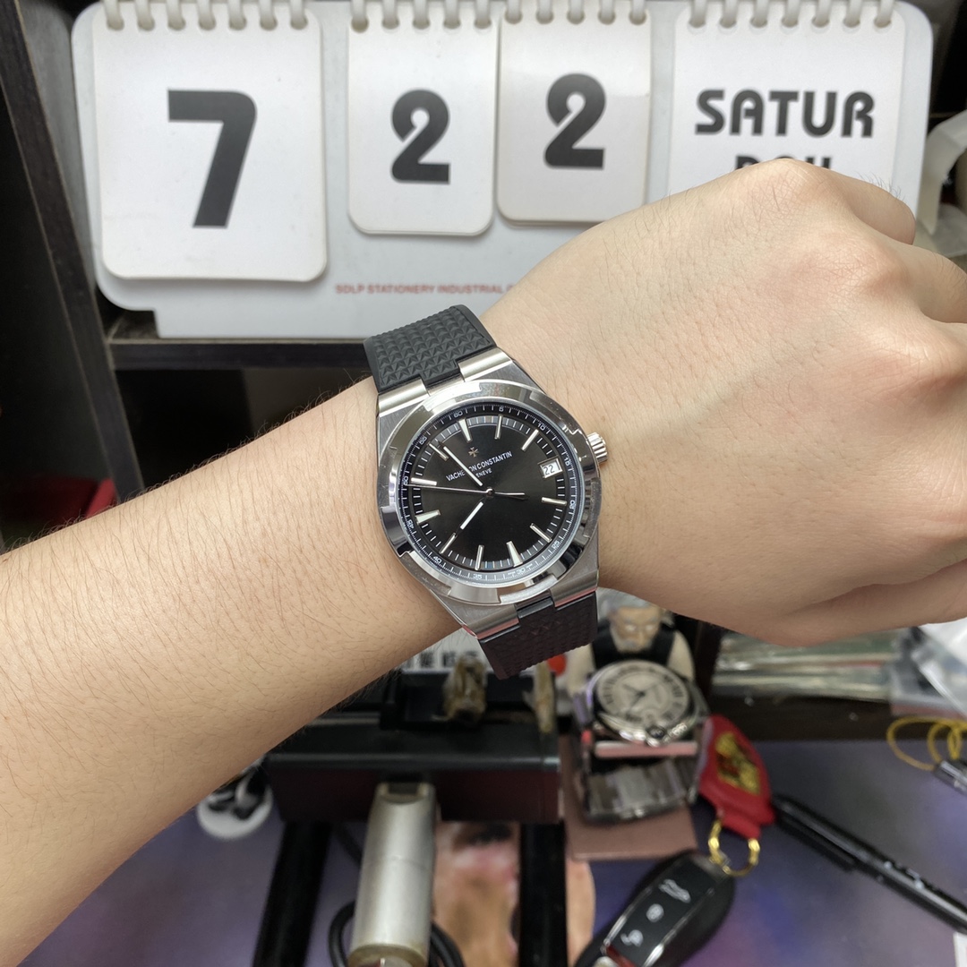 Vacheron Constantin Overseas Collection series 4500V110A-B483, Black Dial Rubber Strap, 41mm Size.