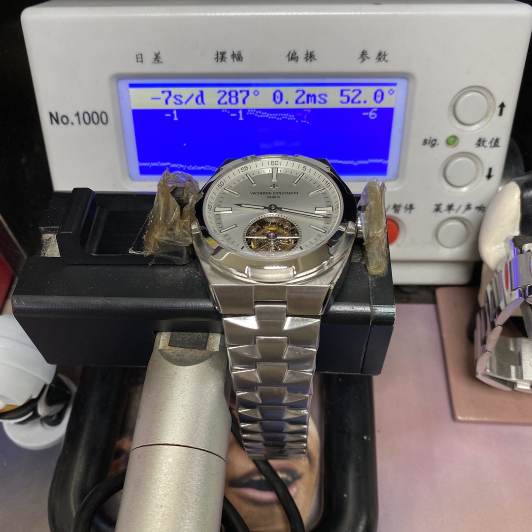 Vacheron Constantin Overseas series,Ring automatic tourbillon, WHITE Dial with STEEL Bracelet, 41.5mm Size.