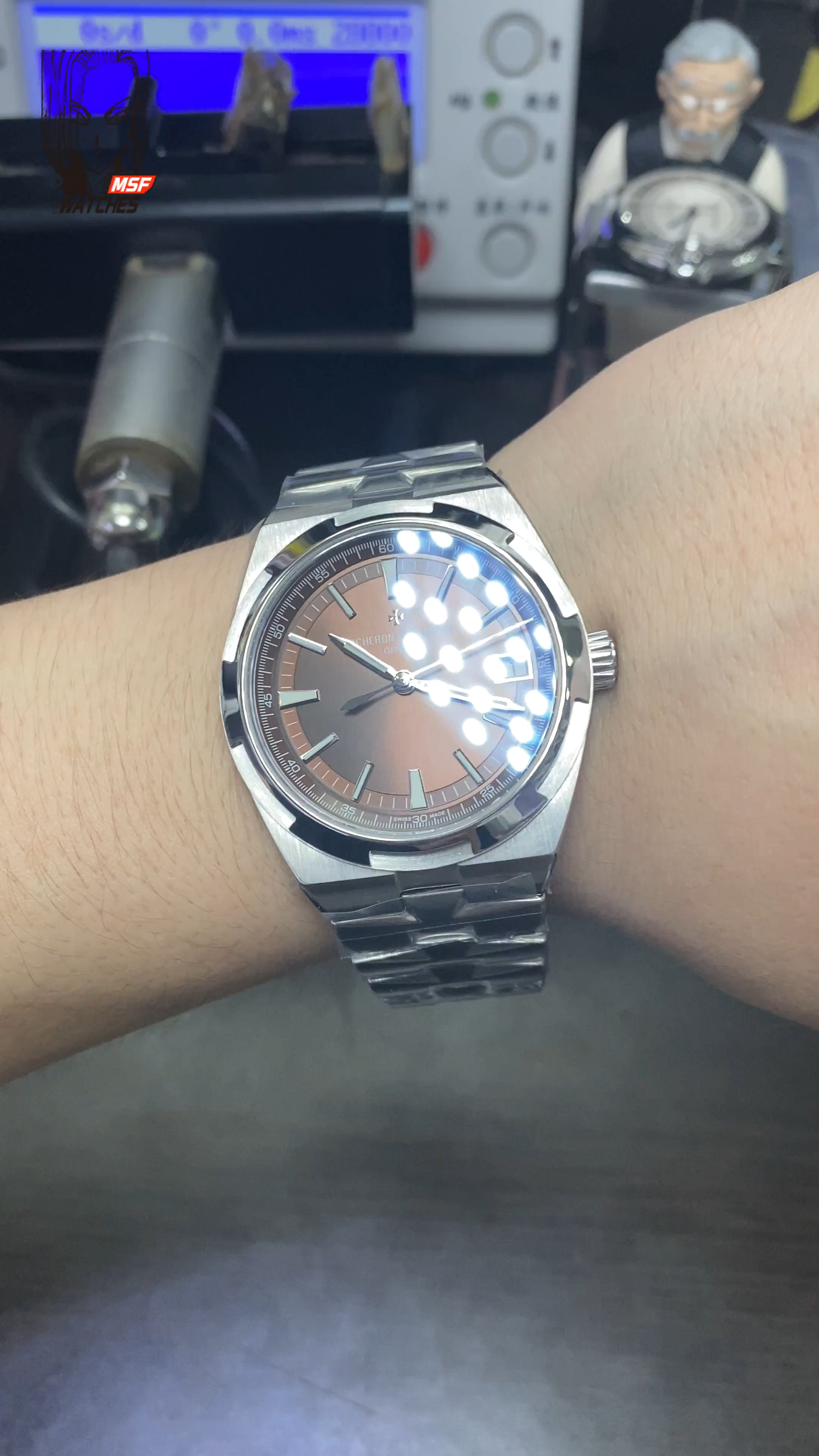 Vacheron Constantin Overseas Series 4500V110A-B146, Brown Dial with Steel Bracelet, 41mm Size.