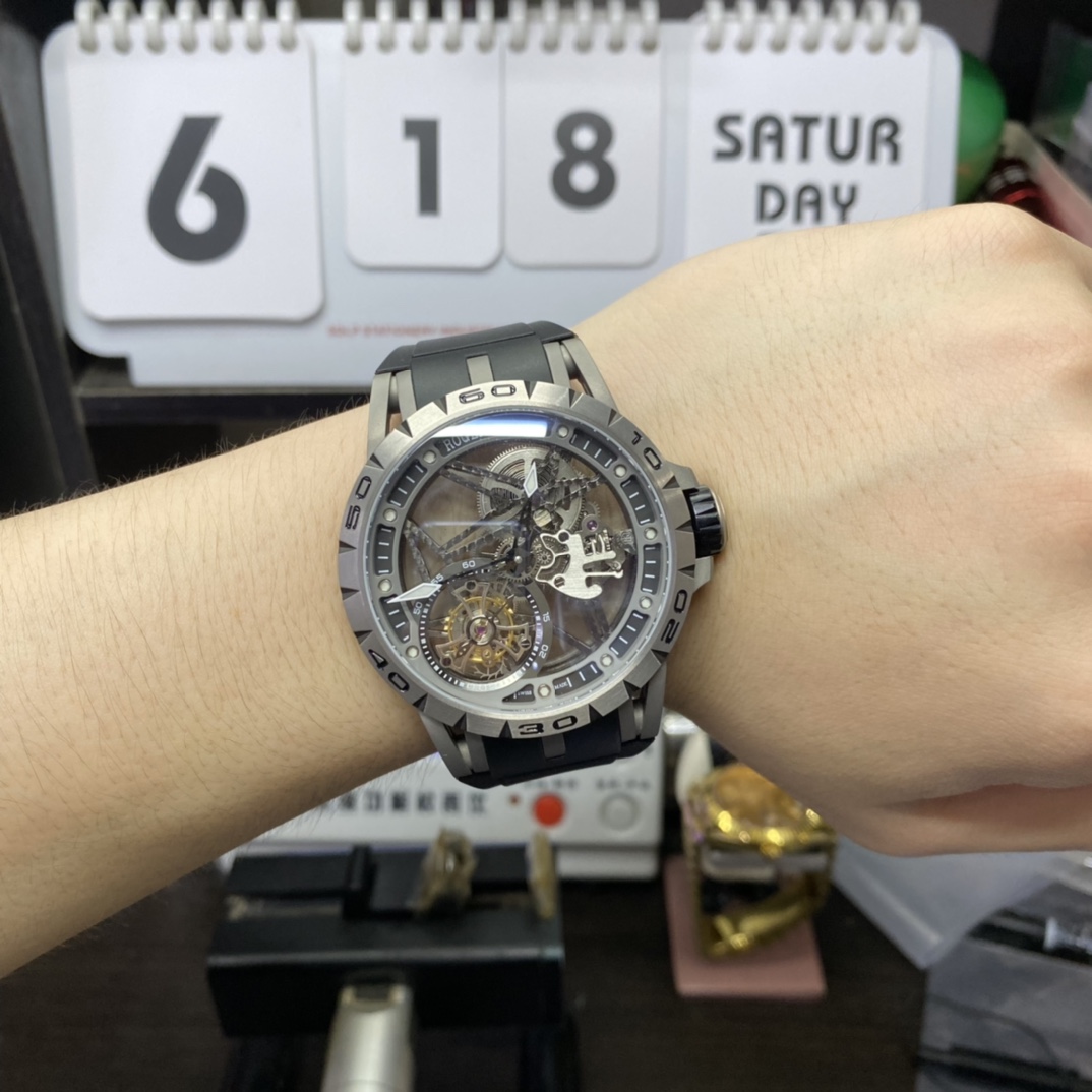 Roger Dubuis Royal Oak Series RDDBEX0479, Black Rubber Strap Titanium Case, 45mm Size.