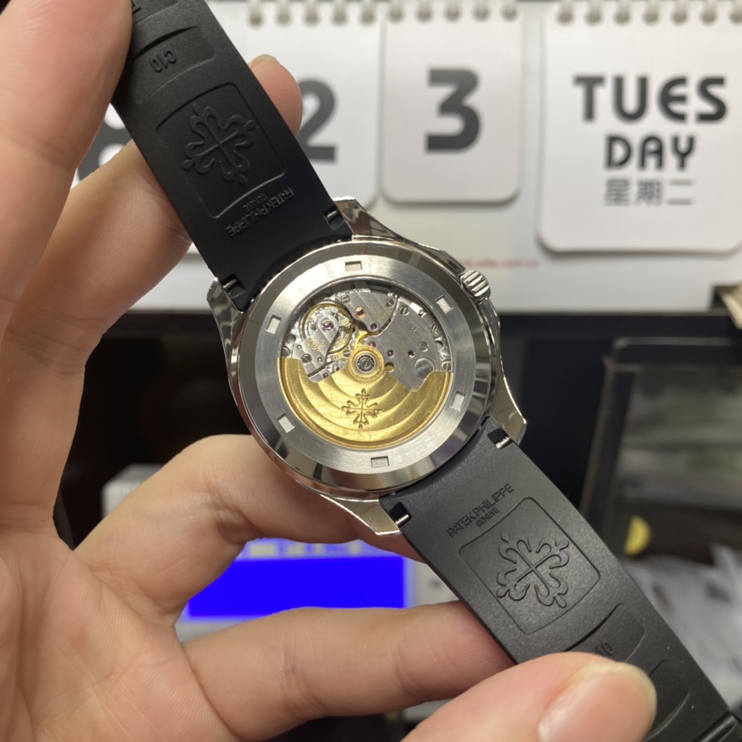 Patek Philippe Aquanaut Series 5167A-001, Black Dial Steel Case Black Rubber Strap, 40mm Size.